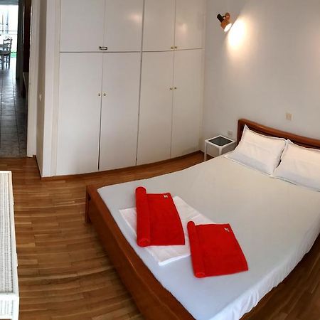 100M From The Beach Cosy Apartment Лутракі Екстер'єр фото