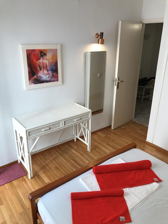 100M From The Beach Cosy Apartment Лутракі Екстер'єр фото