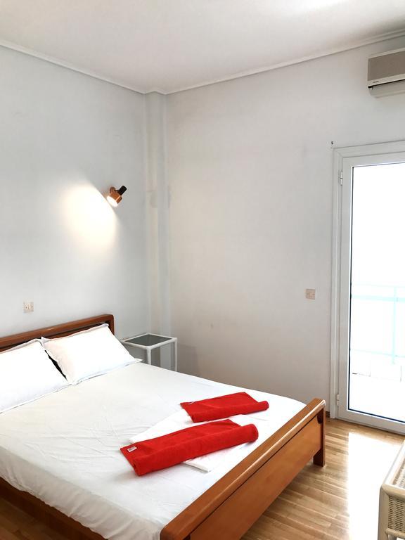100M From The Beach Cosy Apartment Лутракі Екстер'єр фото